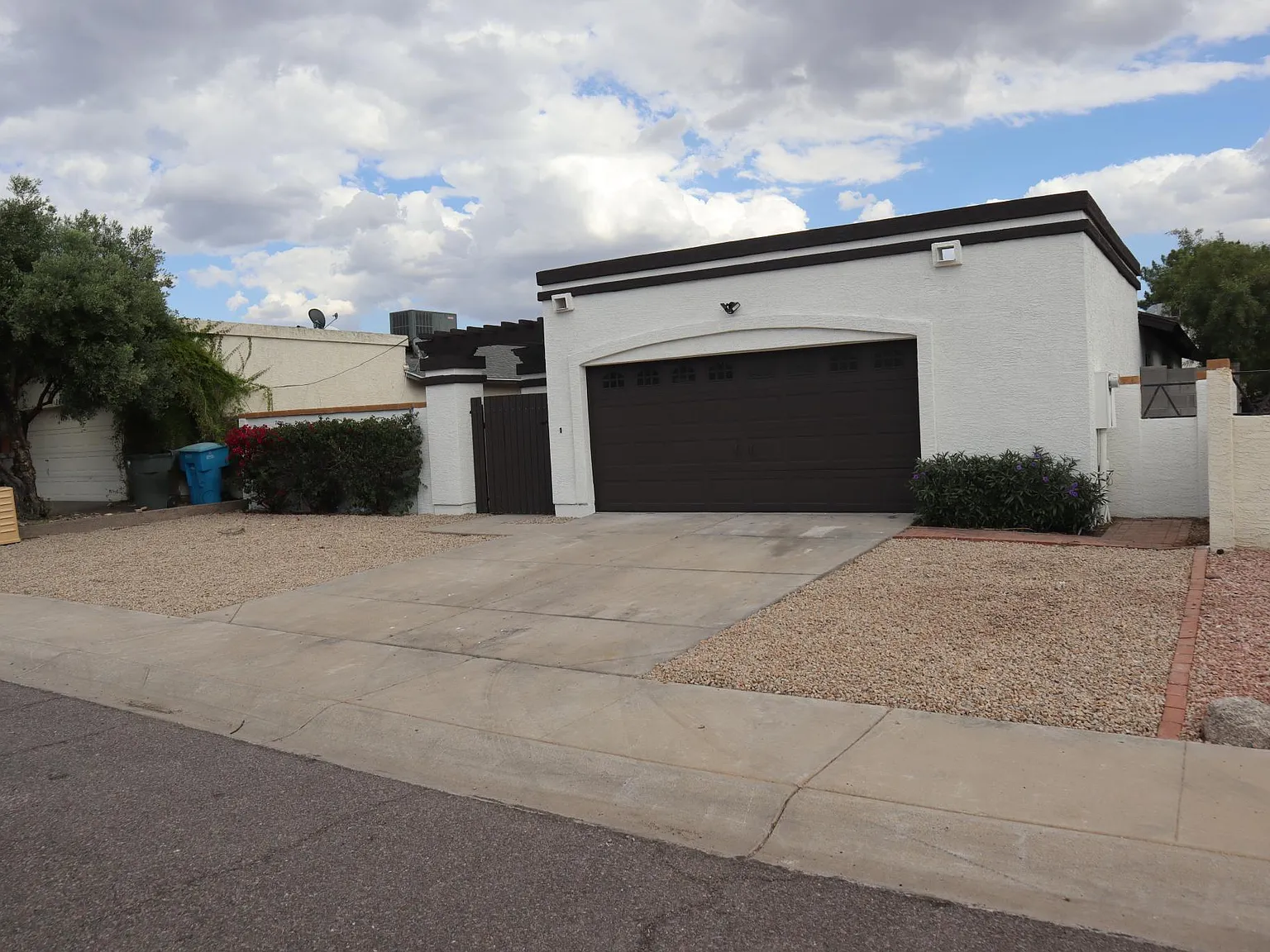 3 bed, 1168 sqft, $2,195 — Photo 2
