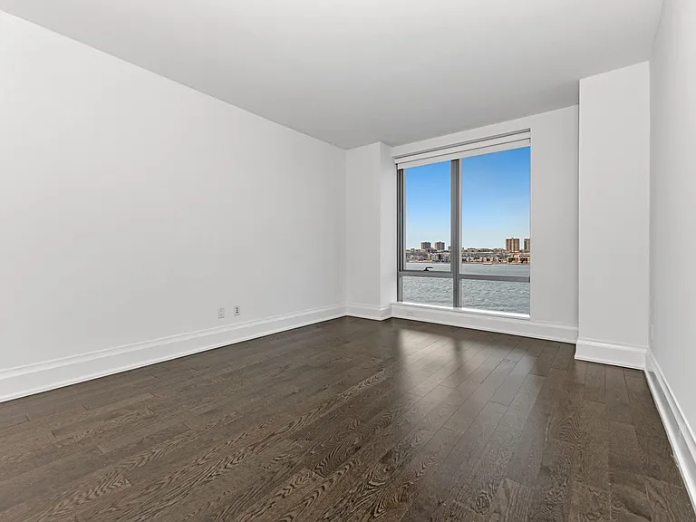 50 Riverside Blvd #12A — Photo 5