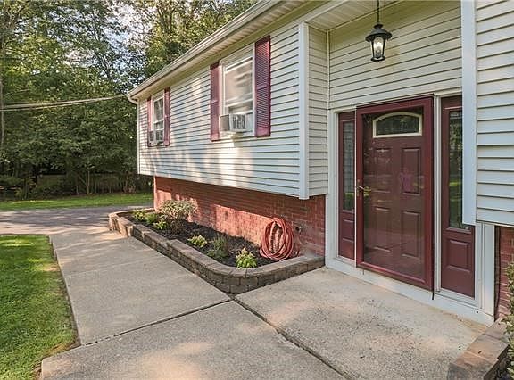 2nd image of 5 Lauretta Dr
