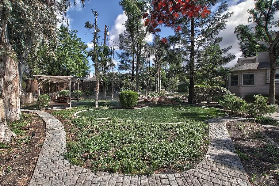 2nd image of 220 El Cielo Dr