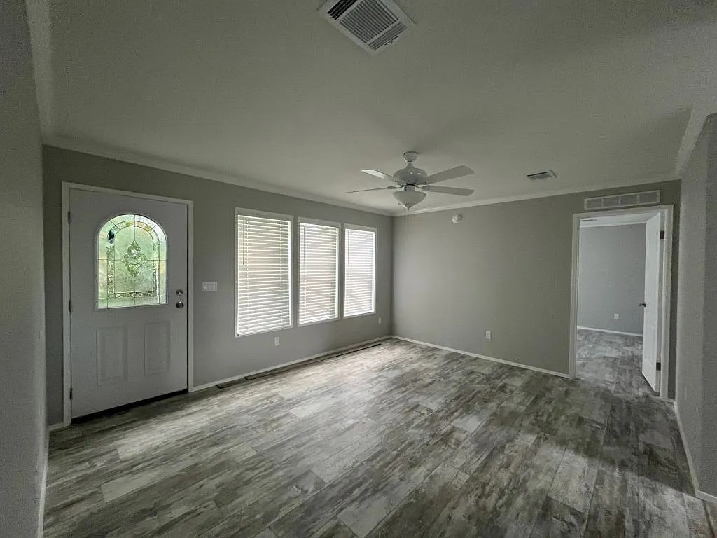 4 bed, 2.0 bath, 1460 sqft, $1,599 — Photo 3