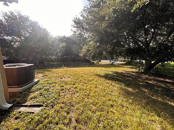 5th image of 1126 Chateau Cir