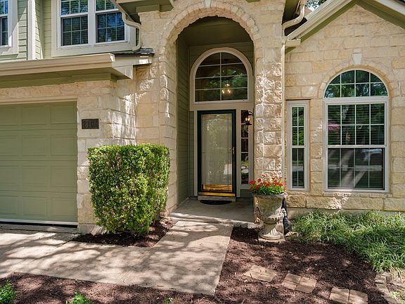 4th image of 2104 Lobelia Dr