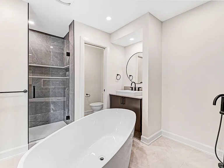 138 Carillon St #A — Photo 19