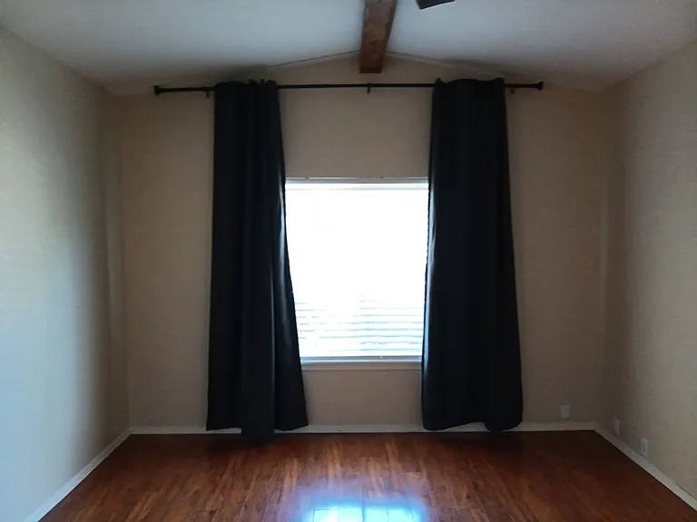 10404 Griffith Park Dr NE — Photo 11