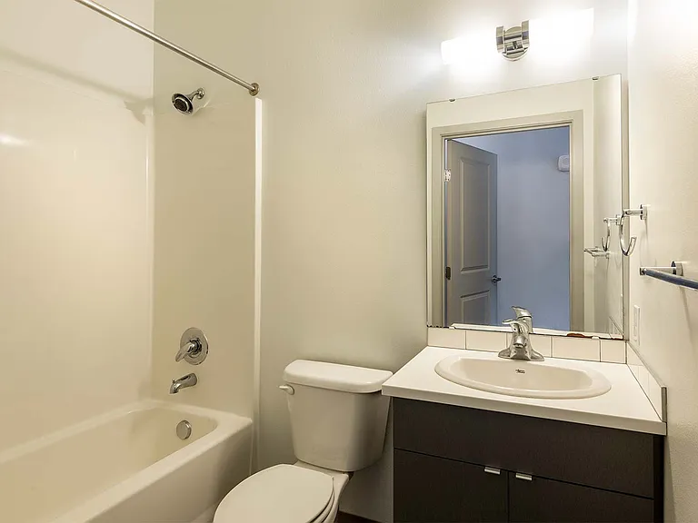 Minnie Flats | 101 Denny Way, Seattle, WA 98109 — Photo 26