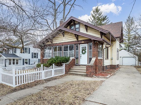 4th image of 321 Pease Ct