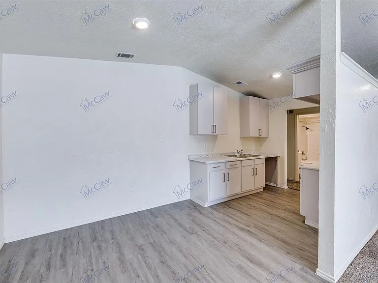 9912 Hustead St — Photo 5