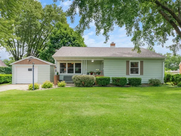 190 Hillcrest Cir, Sun Prairie, WI 53590