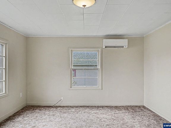 5th image of 130 Denver St NE