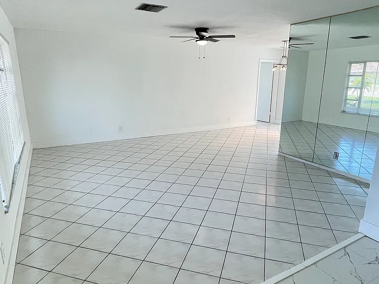 7200 NW 77th St — Photo 3