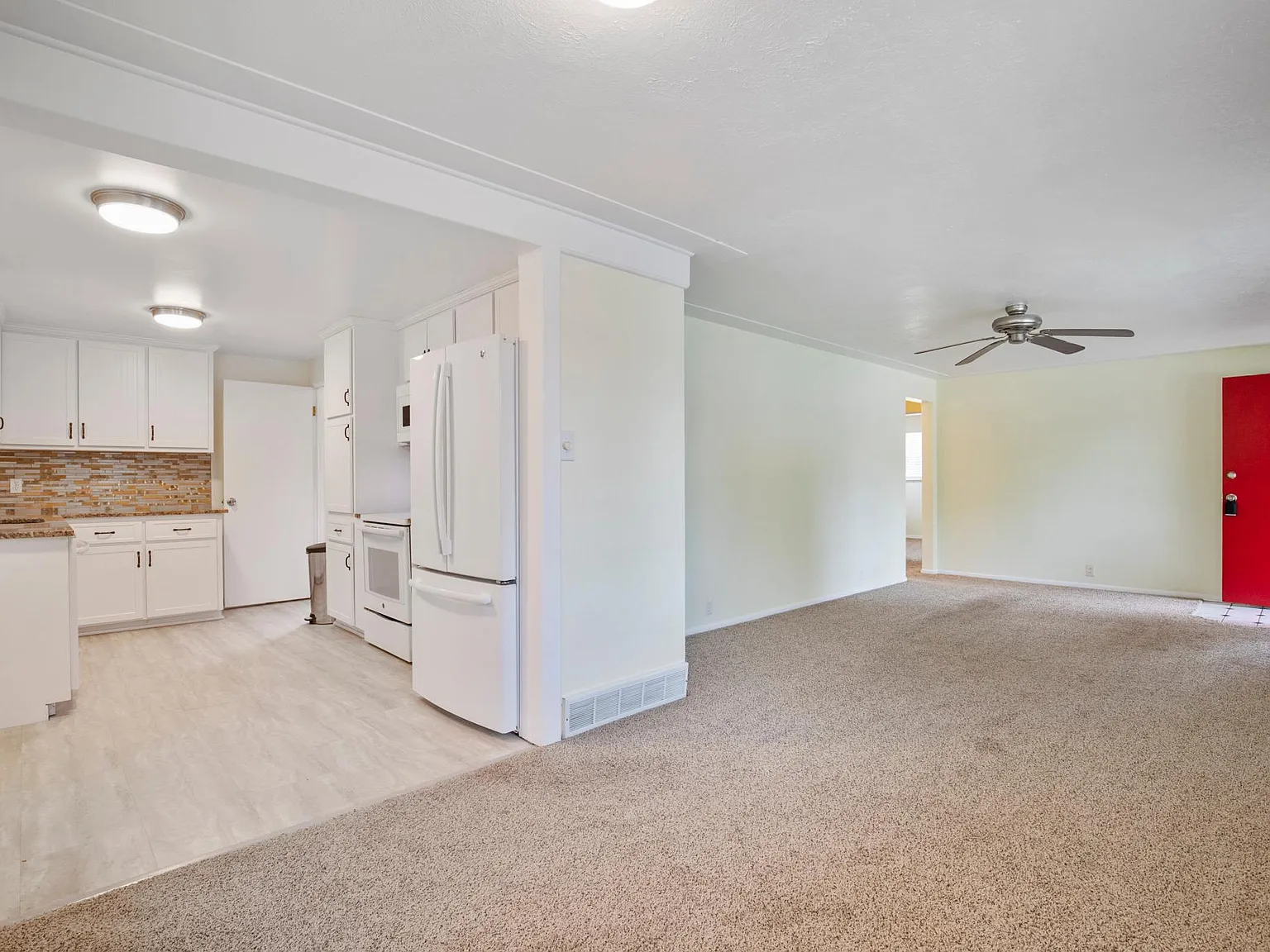 3 bed, 1075 sqft, $2,500 — Photo 4
