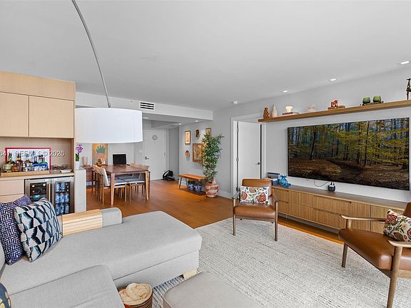 5th image of 650 West Ave APT 908