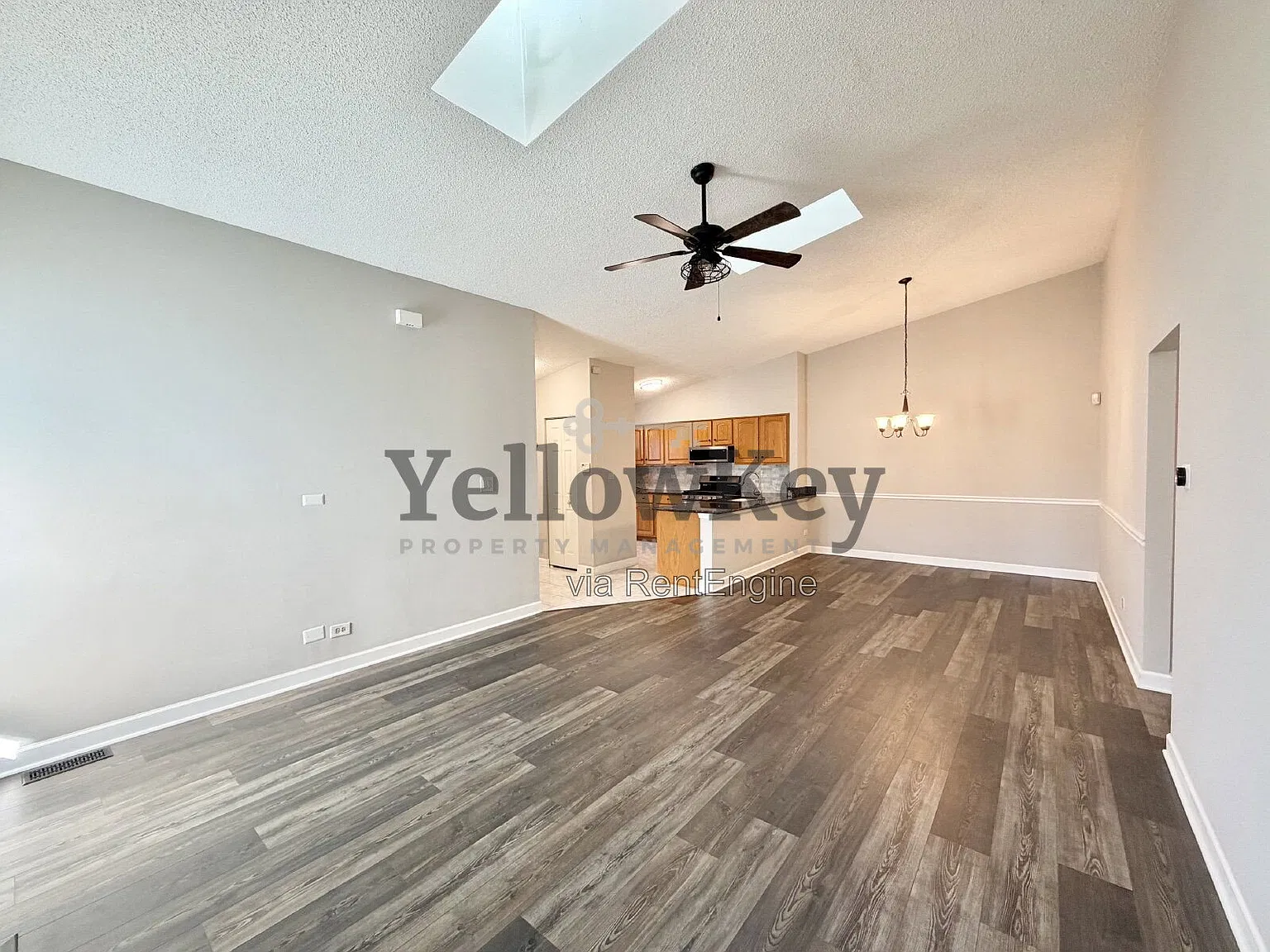 3 bed, 2.0 bath, 1302 sqft, $2,650 — Photo 2
