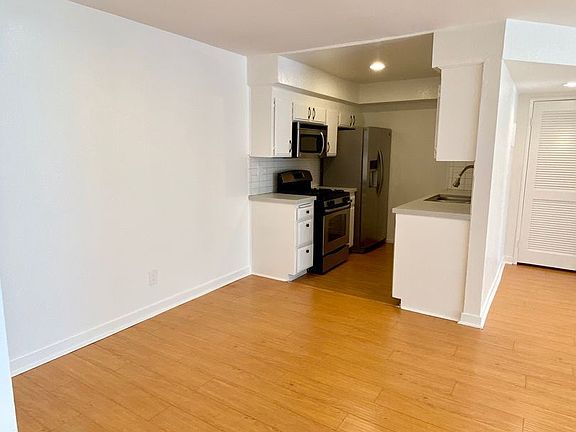 5th image of 1823 Holmby Ave APT 104