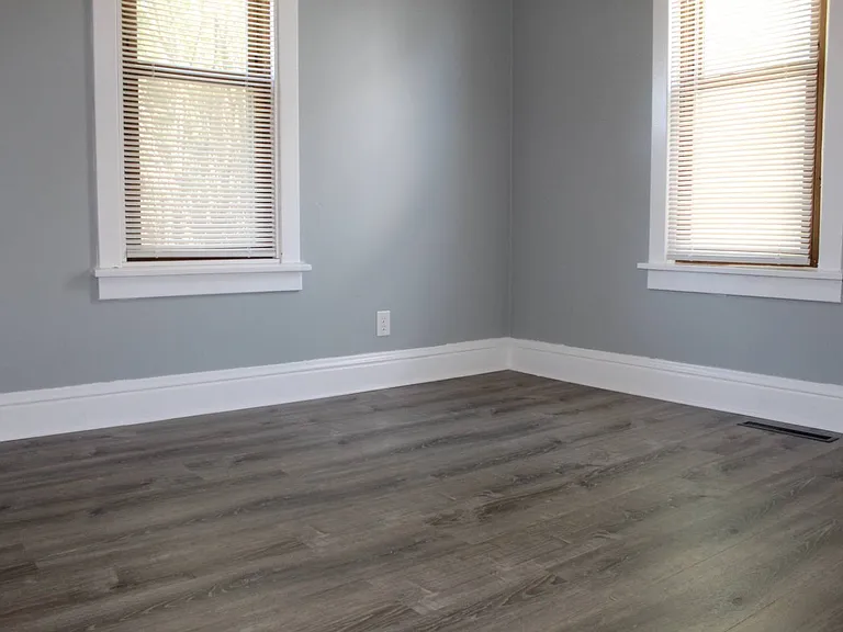 1318 Campbell Ave — Photo 9