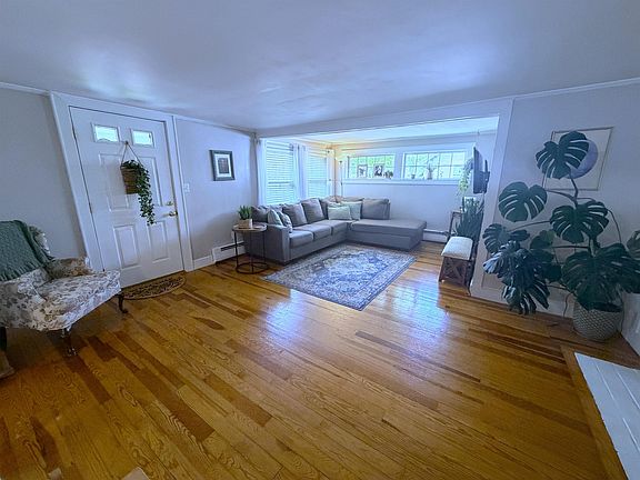4th image of 87 Chestnut Hill Road