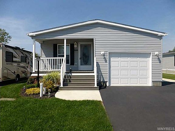 2nd image of 9760 Sandringham Dr