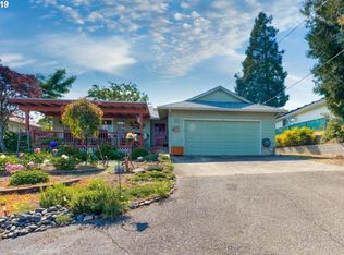 2350 NW Calkins Ave, Roseburg, OR 97471