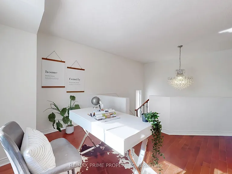 22 Waymount Ave — Photo 19