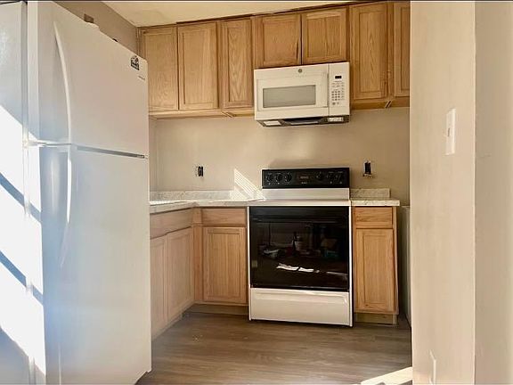 3rd image of 221 Stork Way