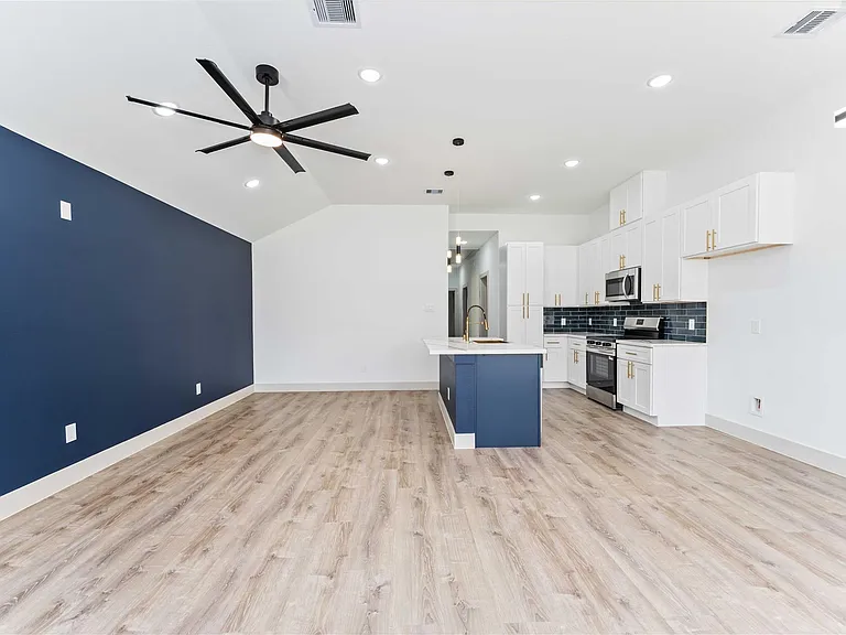 9001 Nyssa St #B — Photo 6