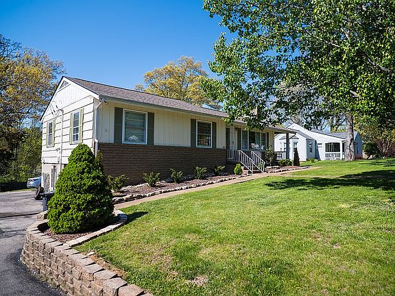4th image of 307 Centeroak Dr