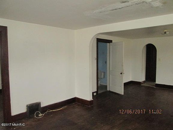 4th image of 1414 Winters St