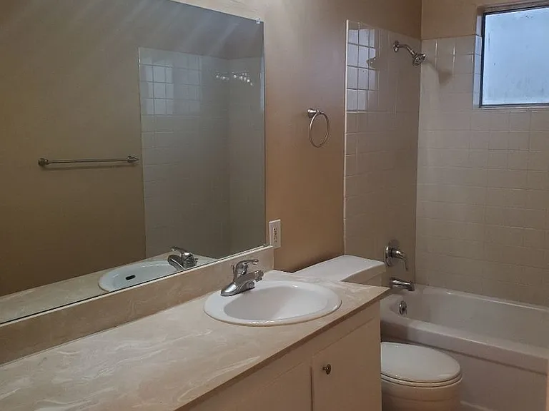 9504 Emerald Park Dr #4 — Photo 10