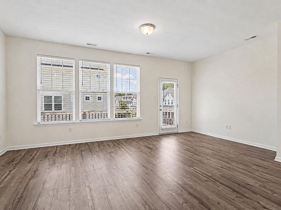 5th image of 1550 Green Hill St