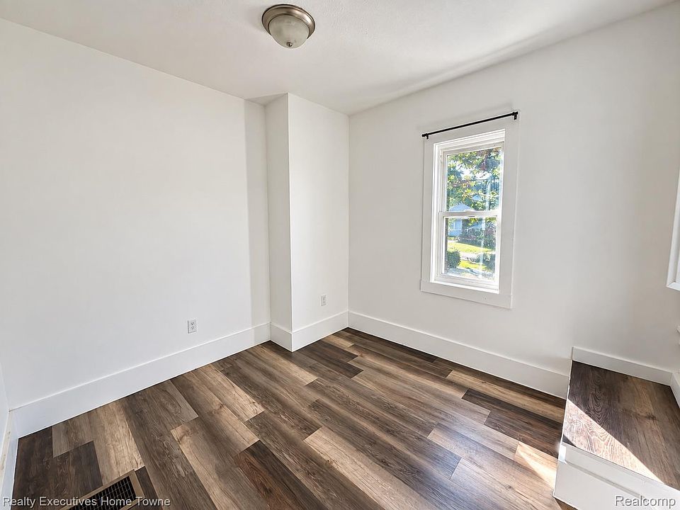 1030 Division St, photo 11