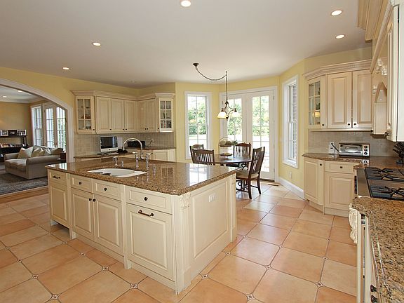 5th image of 55 Dorchester Dr