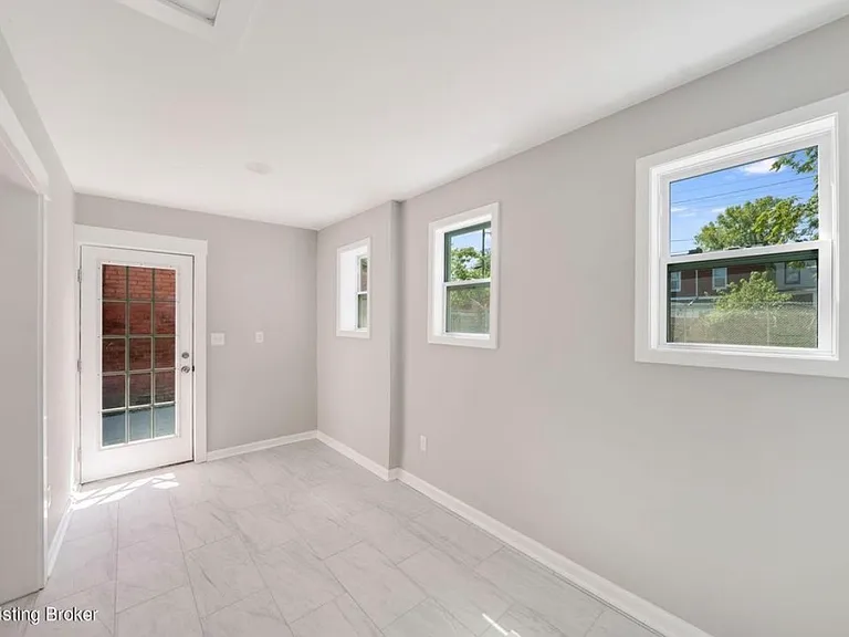 718 Henry Firpo St — Photo 15