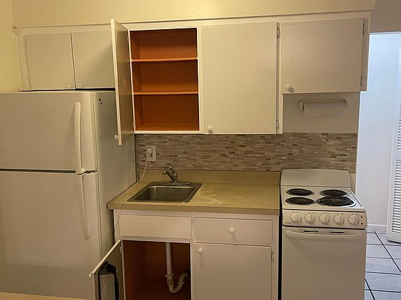 2nd image of 419 SW 15th St #423