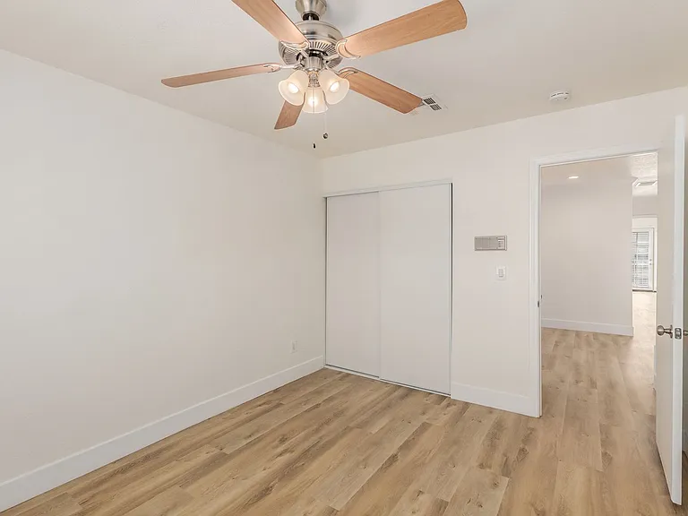 861 Vegas Valley Dr — Photo 31