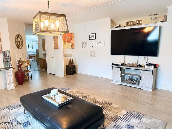 5th image of 116 EARL Avenue