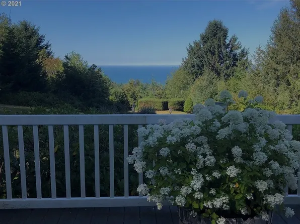 95883 Cape Dr, Brookings, OR 97415