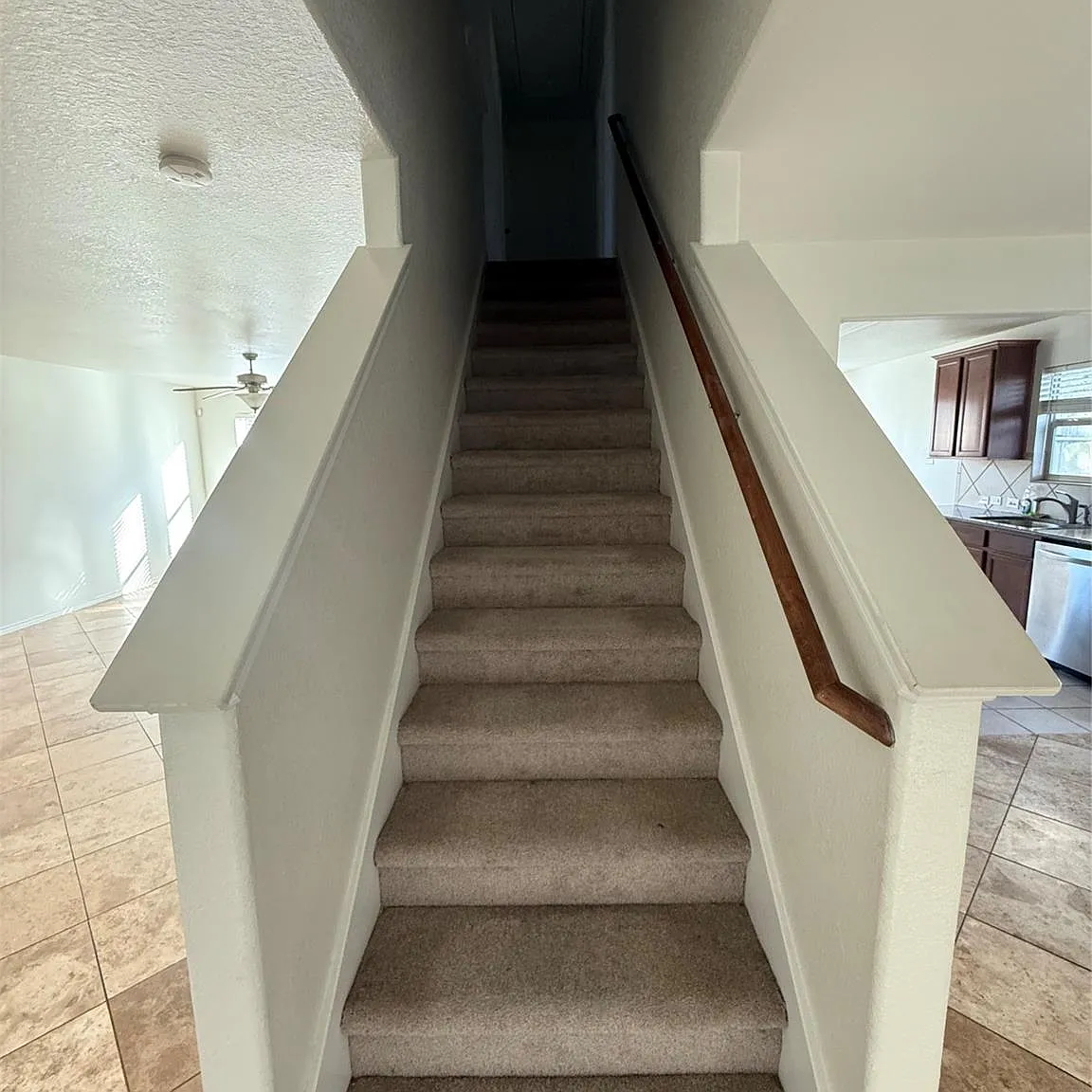 3 bed, 2.5 bath, 1703 sqft, $2,100 — Photo 4