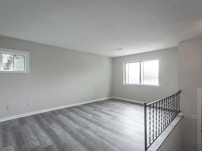 833 Sylvan Dr — Photo 4