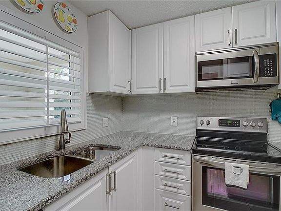 5th image of 7265 Cloister Dr