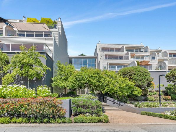 2274 Folkestone Way #107, West Vancouver, BC V7S 2X7