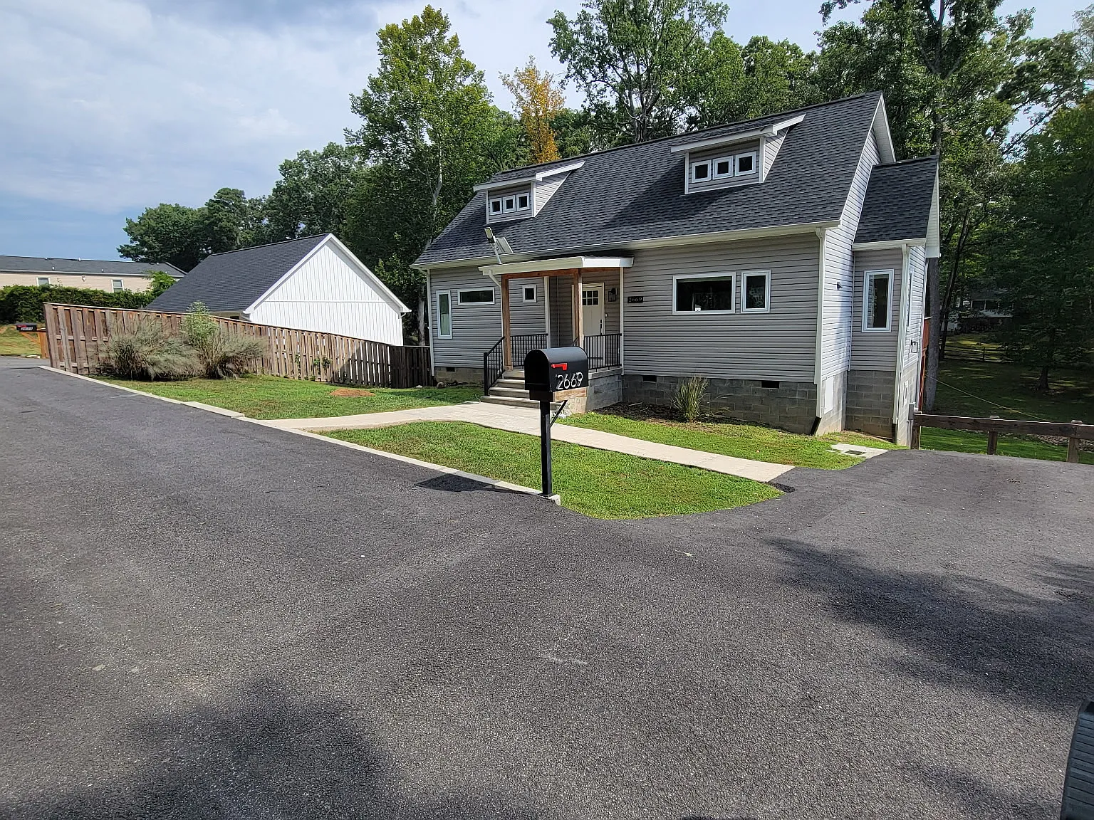 3 bed, 2.5 bath, 2500 sqft, $3,200 — Photo 1