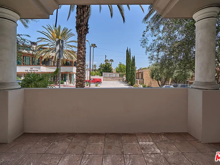 851 N San Vicente Blvd #102 — Photo 8