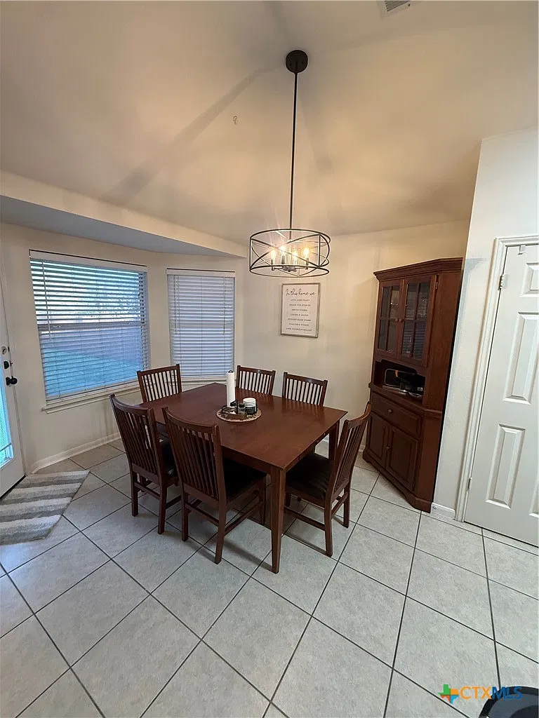 3 bed, 2.0 bath, 1353 sqft, $1,950 — Photo 2