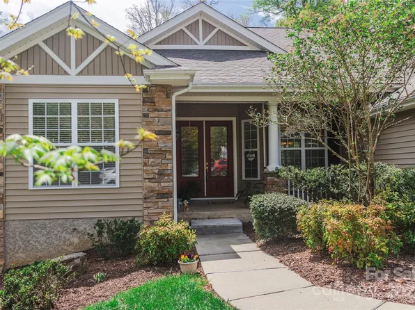 31 Eagle Chase Ln, Etowah, NC 28729