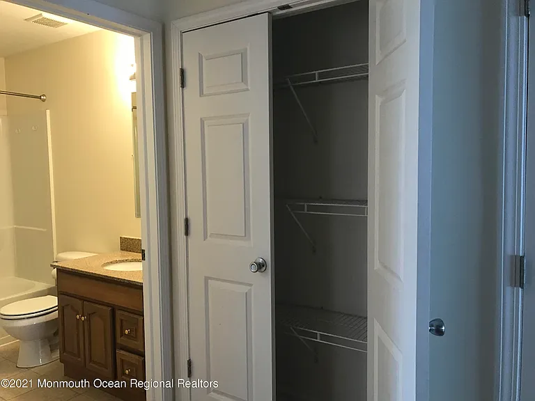 112 Morris Ave #B — Photo 17