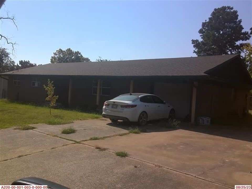1115 W University Blvd, Durant OK - Owner Finance Home