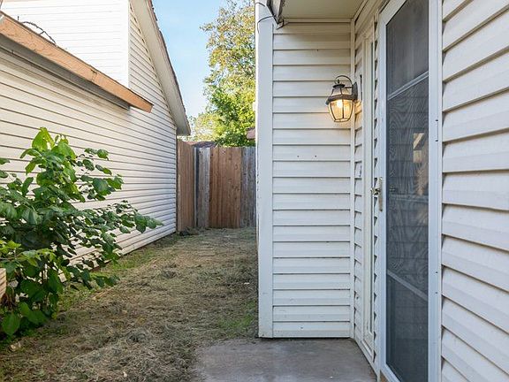 2nd image of 5009 Burlingame Dr