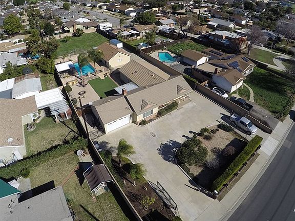 2nd image of 1207 E Cypress St