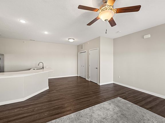 4th image of 2507 NE Oak Dr Unit 1